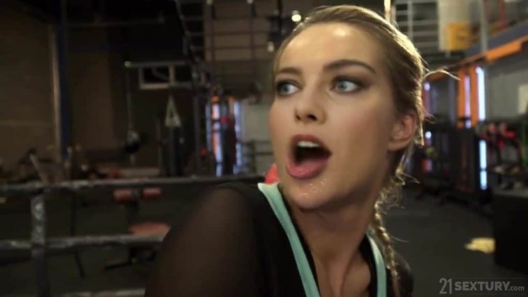 Margot Robbie Anally Fucked in Gym