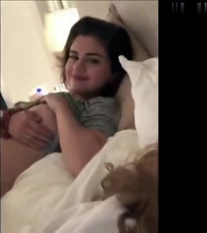 Selena Gomez Porn (Sexy Tease)